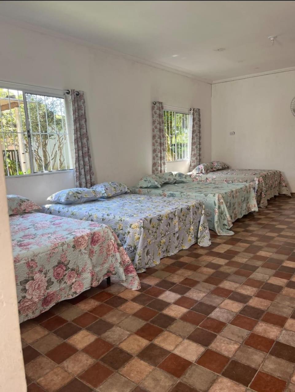 Chacara Completa Com Piscina ,2 Quartos, 20 Pessoas Itariri Экстерьер фото